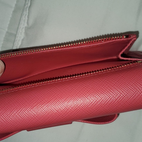 PRADA Pink Saffiano Leather wallet.....very good condition. Final sale! - Picture 6 of 10